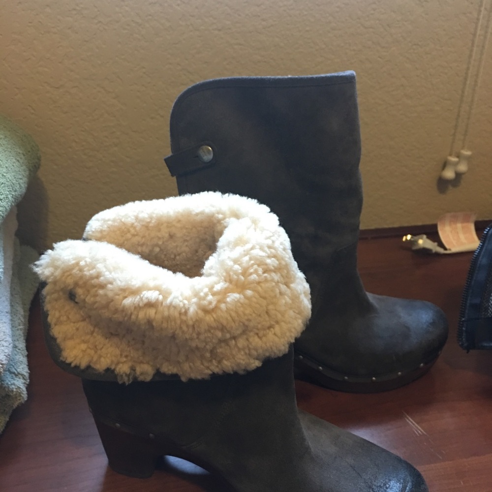 Ugg’s grey color super comfy
